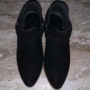 🚨 FINAL PRICE 🚨 Super cute ankle boots 🥾❤️🥾 - GENTLY USED!!